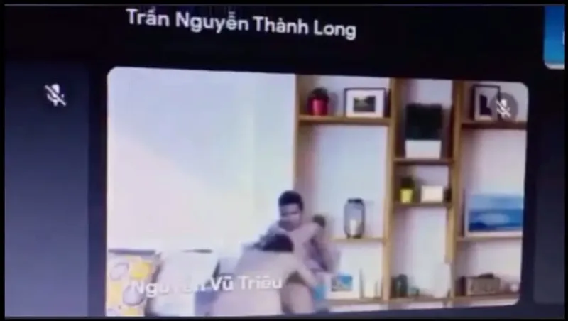 Học online quên không tắt camera lộ cảnh em ghệ đang bú mút